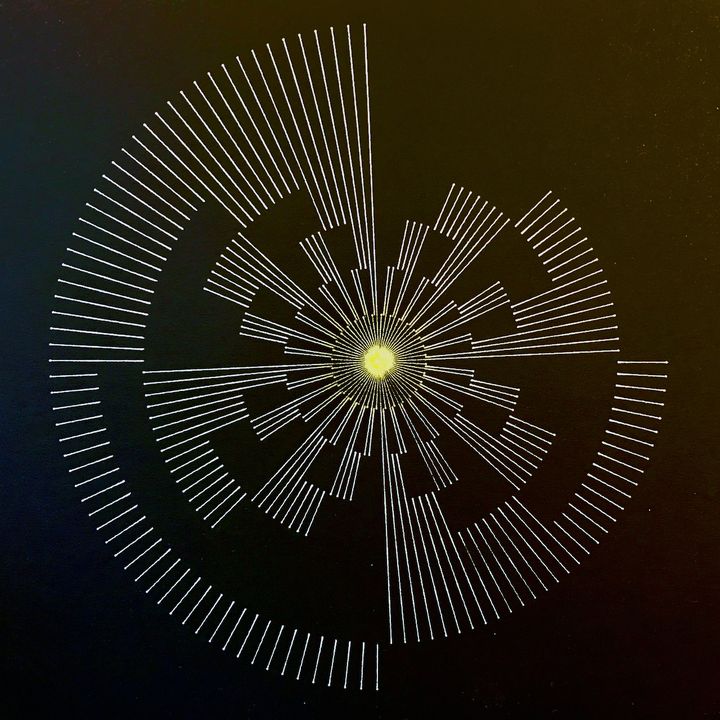 7 bits binary lines, radial, gold on black, in sequence